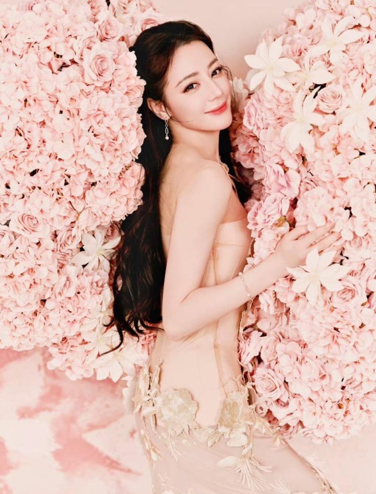 迪丽热巴有「红毯女王」之称。（取材自微博）