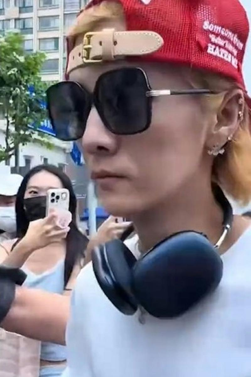 鹿晗瘦成纸片人。(取材自微博)