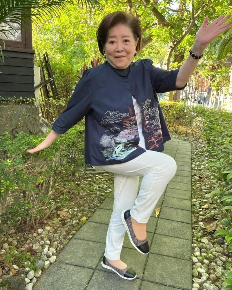 陈淑芳行动俐落。图/摘自脸书