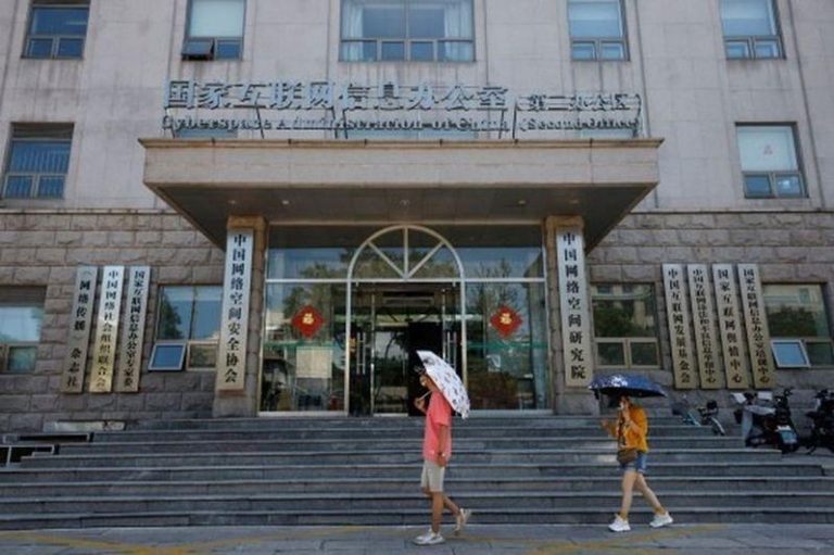 中央网信办日前印发通知表示，督促各地网信部门、各网站平台进一步强化「开盒」问题整治工作。（路透数据照片）