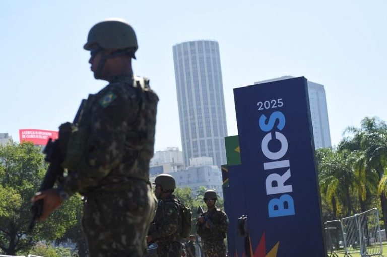 在巴西里约热内卢，士兵5日在金砖国家（BRICS）峰会前参加示范演练。路透