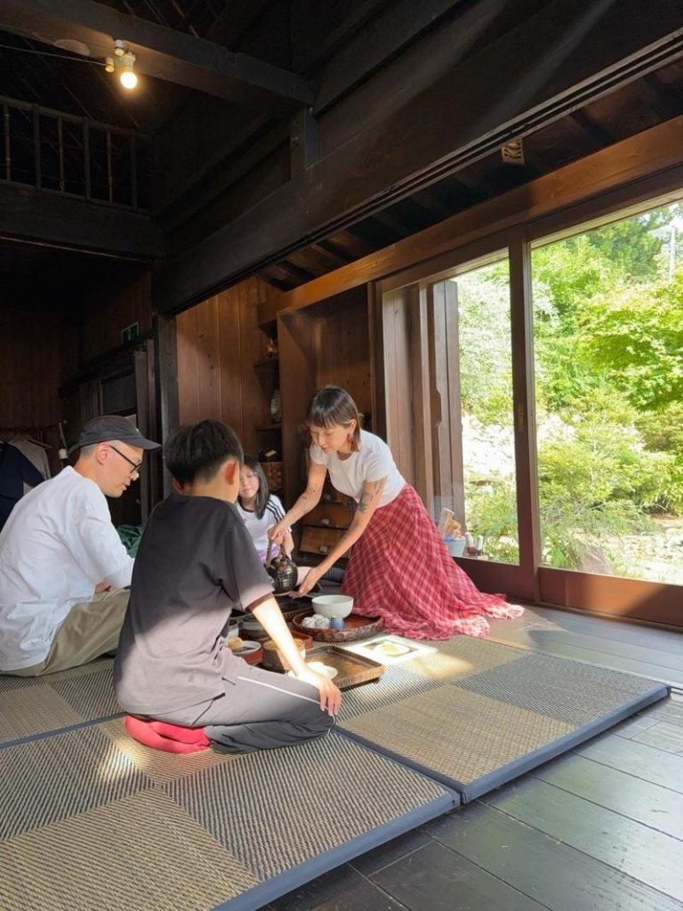 张菲儿一家人赴日旅游。图／摘自脸书