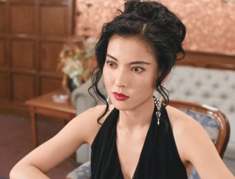 李婉华年轻时美艳动人。(取材自微博)