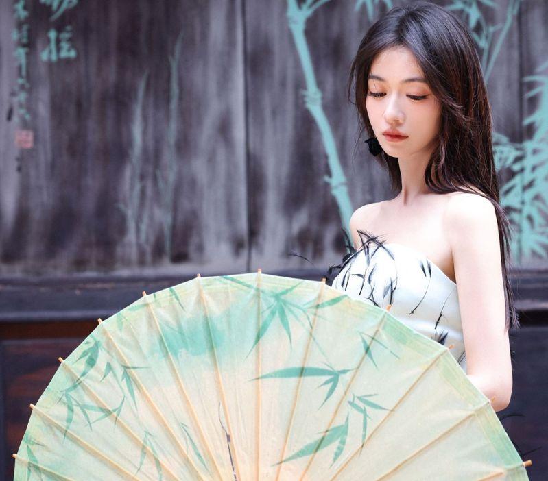 「桃花映江山」男主刘学义(右)已经35岁，女主孟子义则是29岁。(取材自微博)