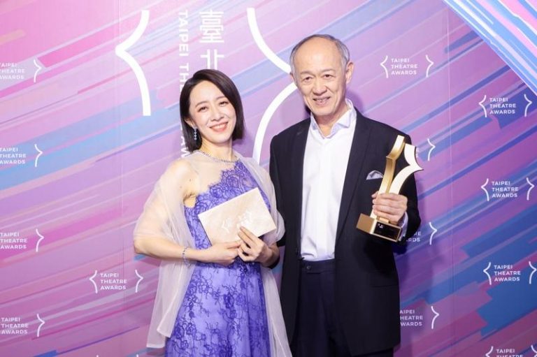 台北戏剧奖最佳戏剧类女演员 郑尹真(左) 、最佳戏剧类男演员 金士杰。记者沈昱嘉／摄影
