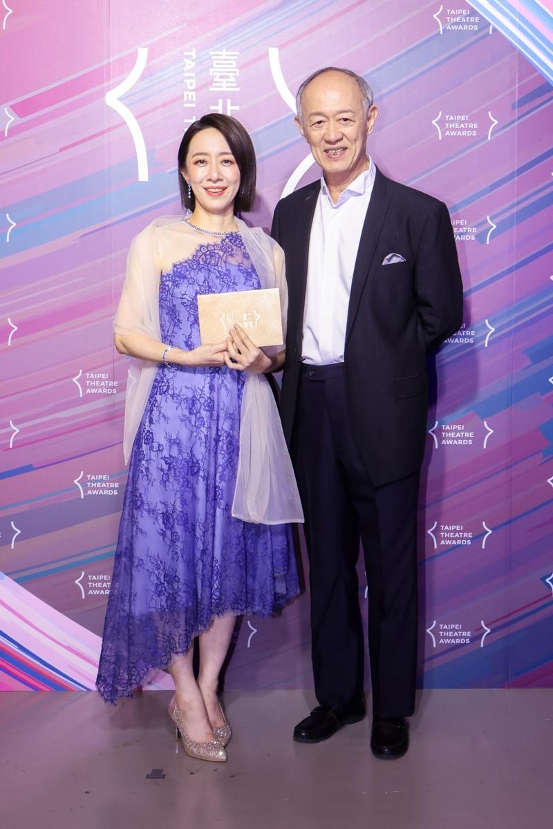 台北戏剧奖最佳戏剧类女演员 郑尹真(左) 、最佳戏剧类男演员 金士杰。记者沈昱嘉／摄影