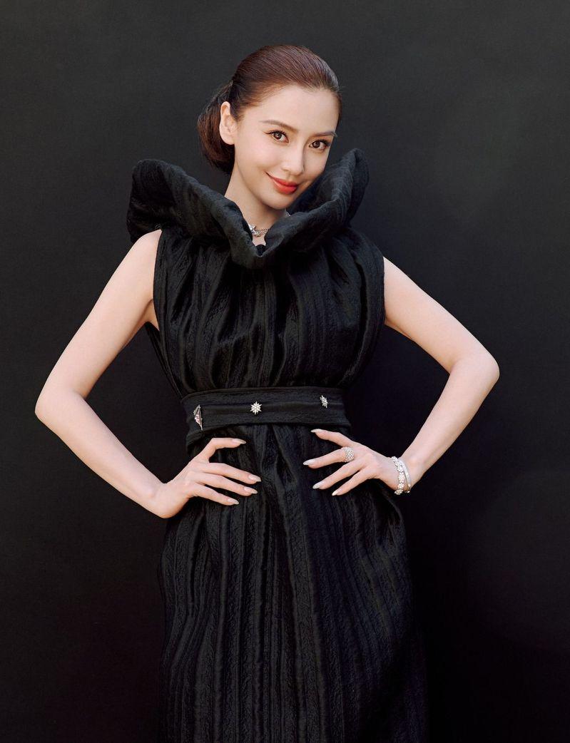 Angelababy 3日内连看3场顶级大秀。(取材自微博)