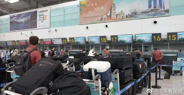 队伍出发前行李托运现场。（取材自微博）