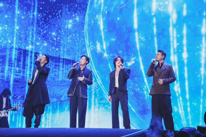 大S(前)跟言承旭(后排左起)、吴建豪、朱孝天和周渝民当年主演「流星花园」轰动全亚洲。(本报系数据照)