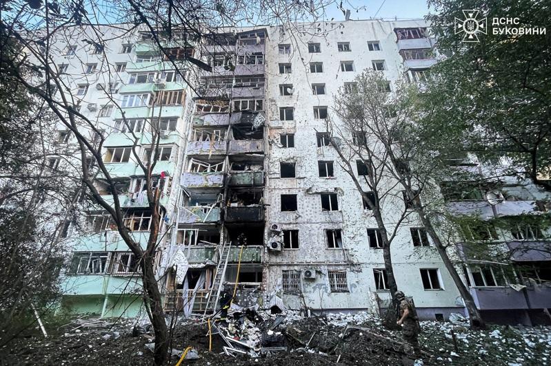 俄军空袭乌克兰西部切尔诺夫策州。(路透)