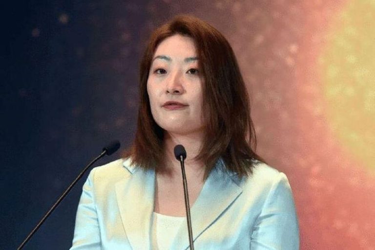 宗馥莉非独生女?3「同父异母」弟妹争产21亿美元 宗馥莉陷资产纠纷被起诉。(取材自环球时报)