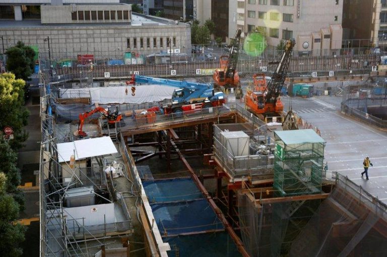 有网友观察日本施工的整洁程度，赞叹日本非常干净。日本工地示意图，非新闻事件图。 (路透数据照)