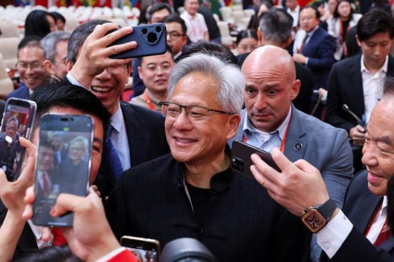 Nvidia辉达(另称英伟达)首席执行官黄仁勋16日在北京「中国国际供应链促进博览会」开幕活动上，大受欢迎。（路透）