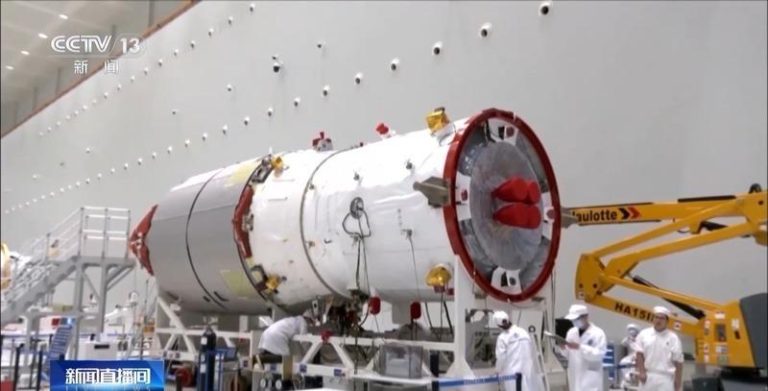 天舟九号货运太空船创下物资装载重量新纪录。（央视新闻截屏）