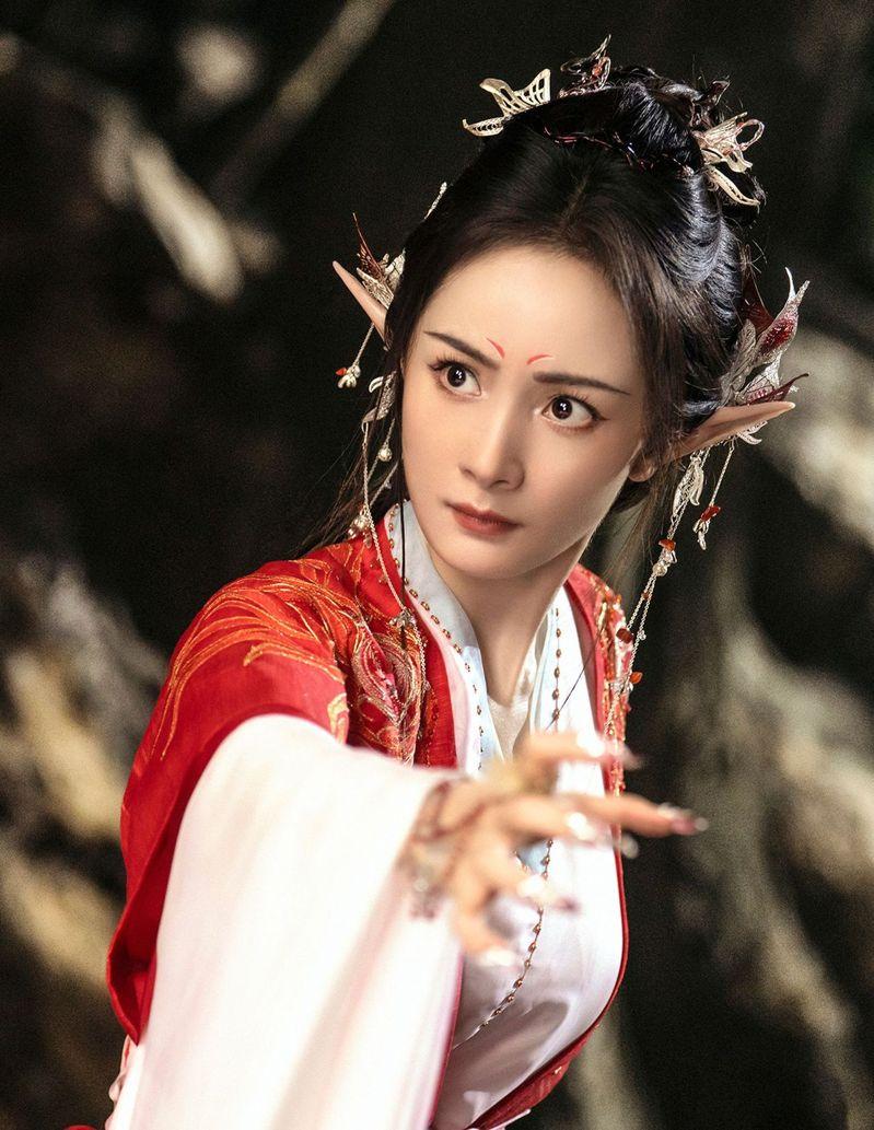 杨幂在「长安的荔枝」靠眼神和一滴泪博得夸赞。(取材自微博)