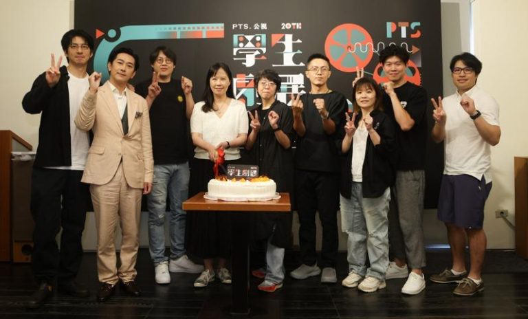 傅孟柏（左起）、施名帅、导演曾英庭、公视总经理徐秋华、节目部经理于蓓华、导演林君阳、林冠慧、陈和榆、陈钰杰出席演员傅孟柏、施名帅出席「公视学生剧展20周年影展」活动。图／公视提供