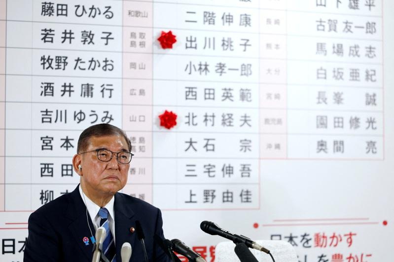 市场担心,日本政坛「黑天鹅」事件,恐连带冲击美日关税谈判。(路透)