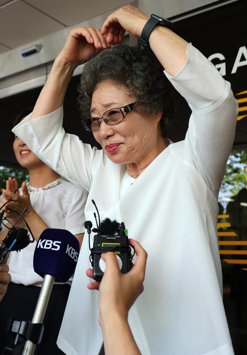 崔末子(图)61年前因捍卫自己免受性暴力遭判重伤害罪。欧新社