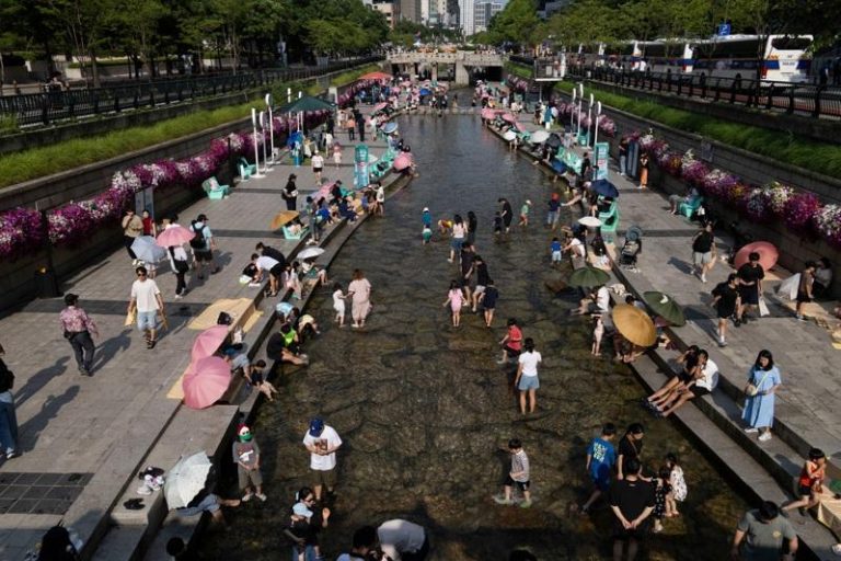 南韩是全球预期寿命最长及生育率最低的国家之一，人口结构挑战迫在眉睫。(新华社)