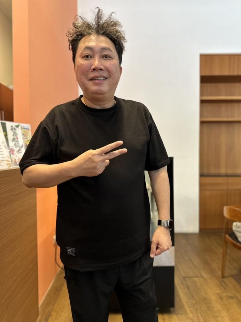 赵正平的发型被笑像蓝心湄。（记者叶君远／摄影）