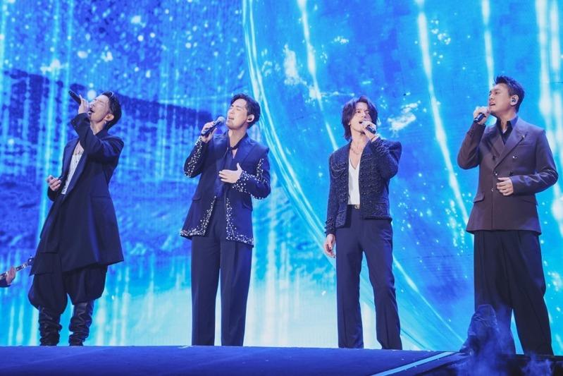F4吴建豪(左起)、周渝民、言承旭和朱孝天相隔12年正式合体。(相信音乐提供)