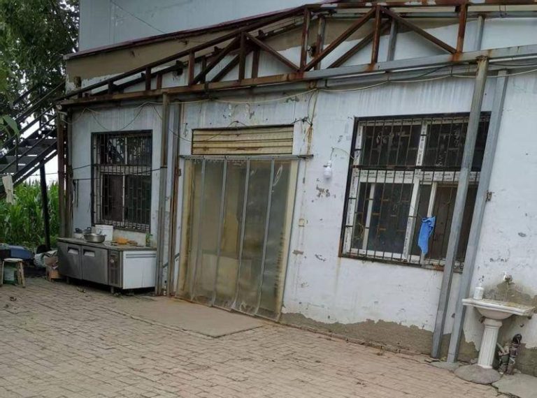 被欠款的餐厅已关闭。(取材自极目新闻／受访者供图)