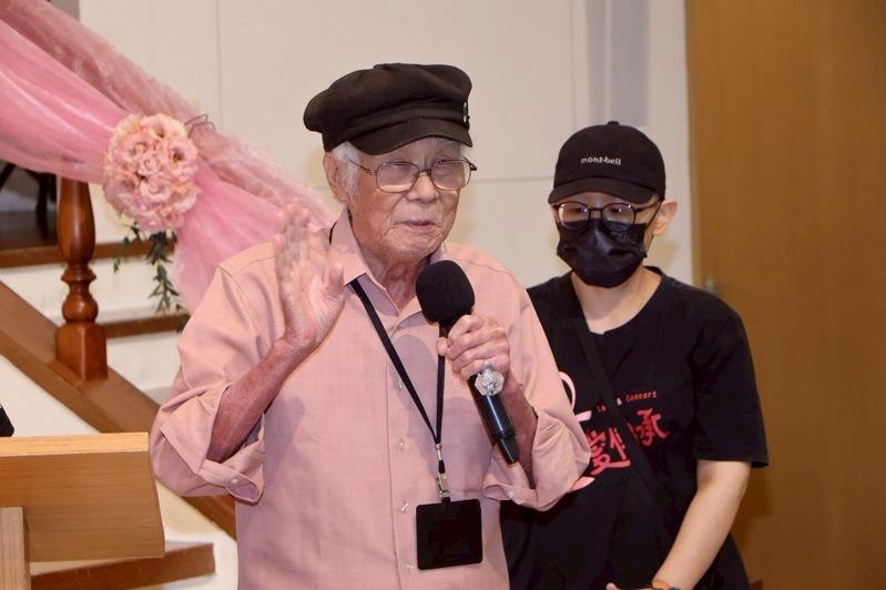 林凯文和艺人好友用歌声送别林冲。记者沈昱嘉／摄影