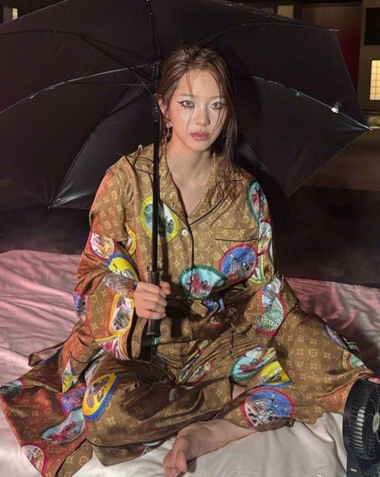 欧阳娜娜造型大变。(取材自微博)
