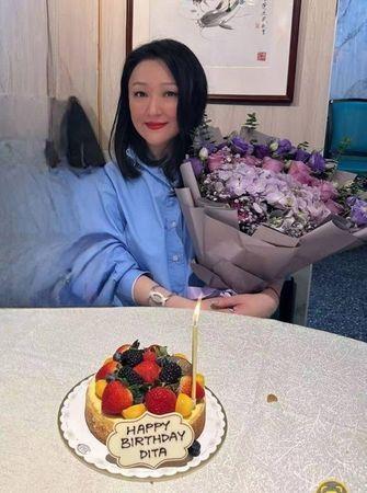 甄楚倩54岁近况曝光,堪称最强美魔女。(取材自小红书)