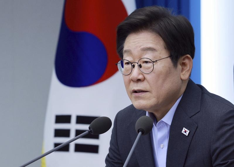 南韩总统李在明批评金融业过度仰赖利息收入。(美联社)