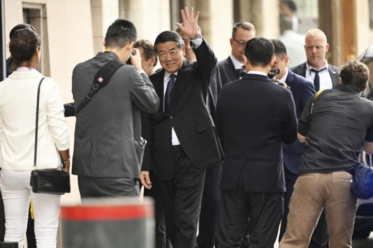 中美两国经贸团队在瑞典斯德哥尔摩举行中美经贸会谈。（欧新社）