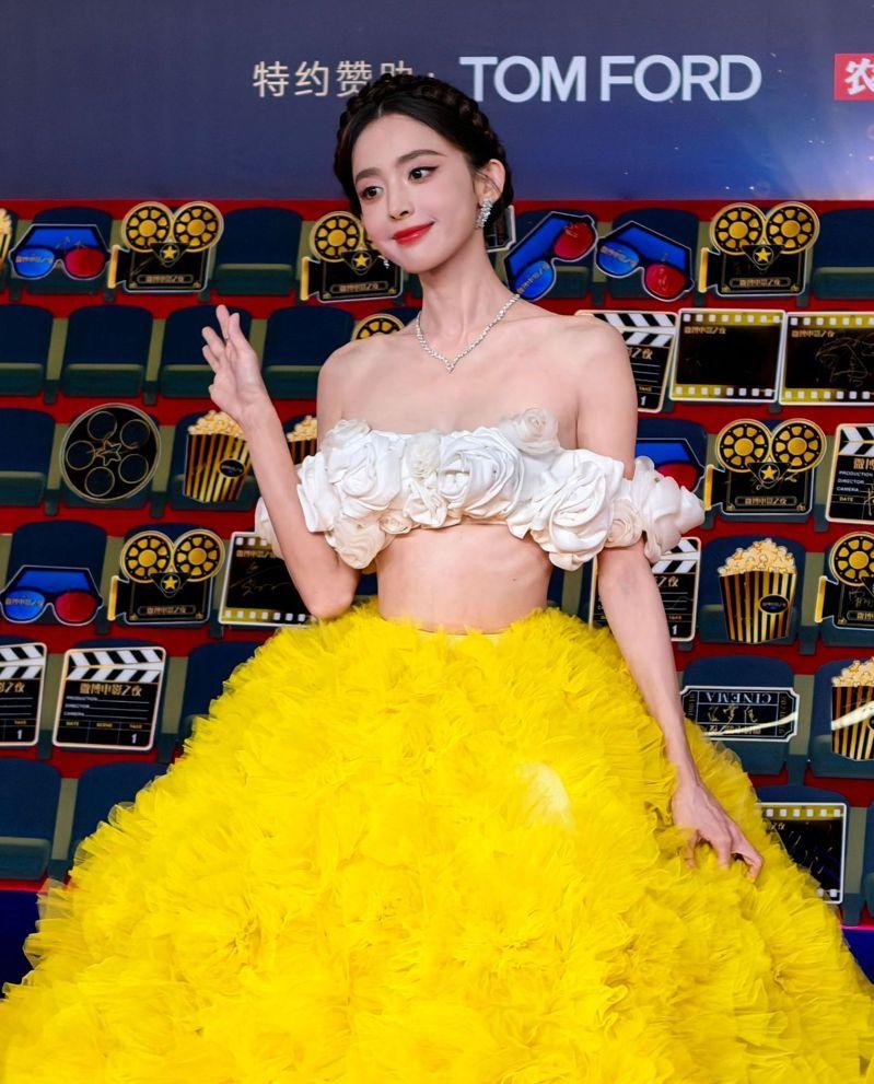 古力娜扎身高约170公分，体重却未达45公斤。(取材自微博)