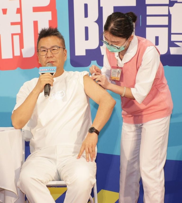 沈玉琳(左)住院，传出猛爆性肝炎。(本报系数据照片)