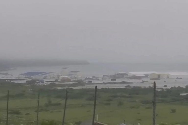 俄罗斯官媒RT报导，第一波海啸已抵达北千岛群岛的北库里尔斯克（Severo-Kurilsk）海岸。 (美联社)
