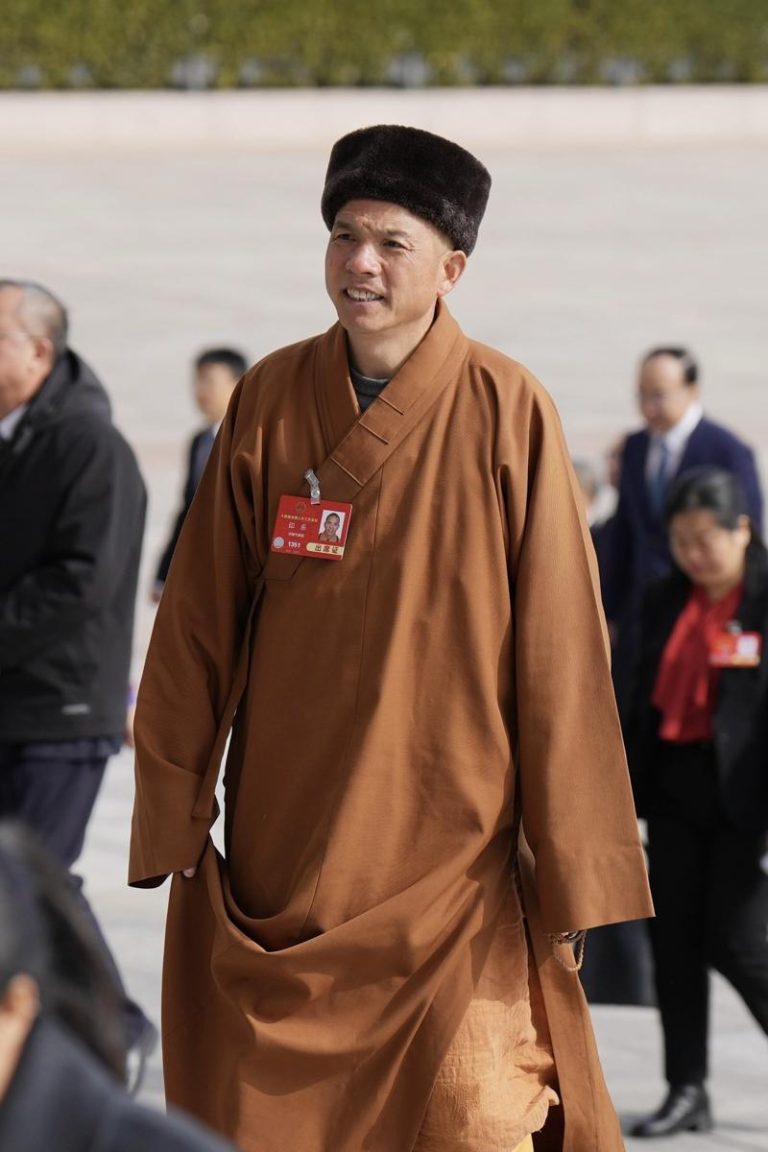 7月29日，少林寺管理处发布情况通报，依据《汉传佛教寺院住持任职办法》，经少林寺两序大众民主评议赞成，并履行有关程序，礼请印乐法师任少林寺住持。数据图为印乐法师。(中新社)