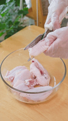 【宝宝辅食】宝宝版照烧鸡翅的做法图解2