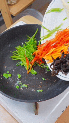 【宝宝辅食】鱼香肉丝盖饭的做法图解5
