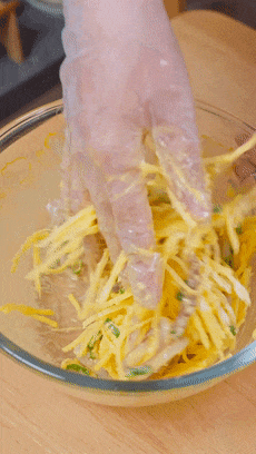 【宝宝辅食】鱿鱼土豆饼的做法图解4