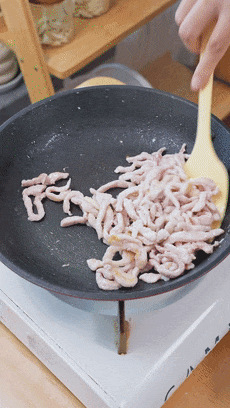 【宝宝辅食】鱼香肉丝盖饭的做法图解3