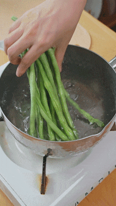 【宝宝辅食】豆角小煎饼的做法图解2