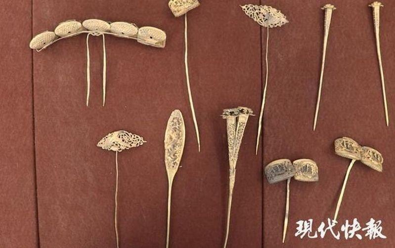 刘某某挖到并贩售的首饰。（取材自现代快报）