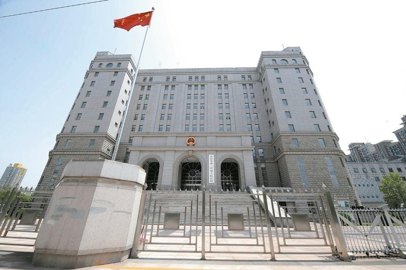 北京独身女子去世后房产被充公，引发热议；示意图，人民法院审理现场。(取材自上海法治报)