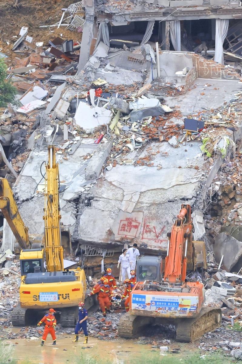 广州市白云区大源街大源村黄庄片区6日滑坡现场。（新华社）