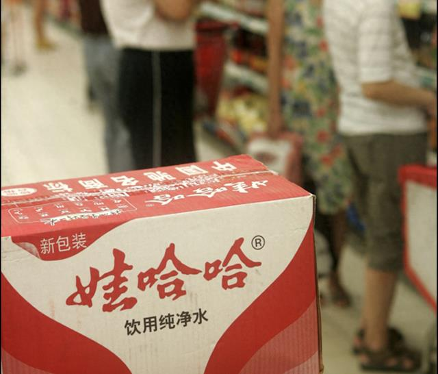娃哈哈在水市场面临很大竞争压力,去年已陆续开始淘汰部分经销商。(取材自第一财经)