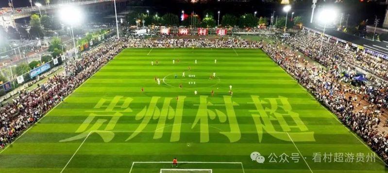 8月9日，忠诚村队球员在比赛结束后庆祝夺冠。（取材自新京报）