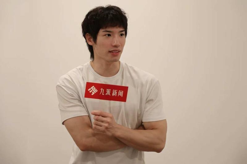 肖淞译在水下表演。（取材自九派新闻）