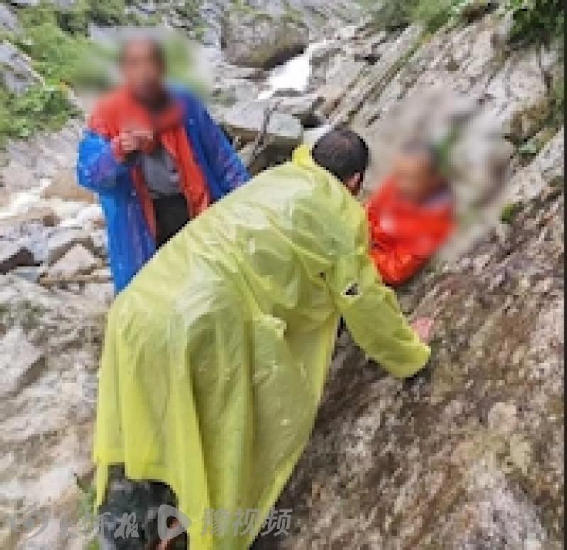 男子失联前后照片对比。（取材自大河报）