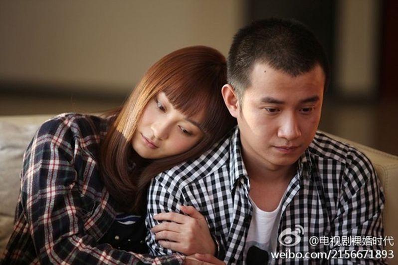 文章（左）与马伊琍离婚收场。（取材自微博）