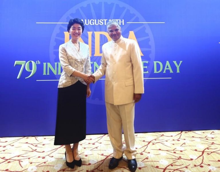 中共中联部副部长孙海燕（左）被外媒报导已被拘后，由官方披露15日参加印度使馆活动。(取材自中共中央对外联系部官网)