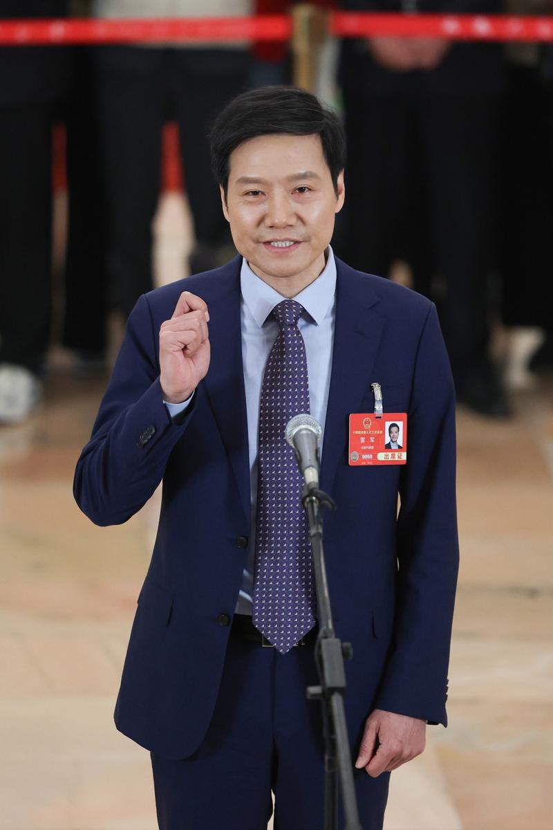 近日一名女孩被称撞脸雷军，因为同学拍得视频意外走红。(取材自大皖新闻)